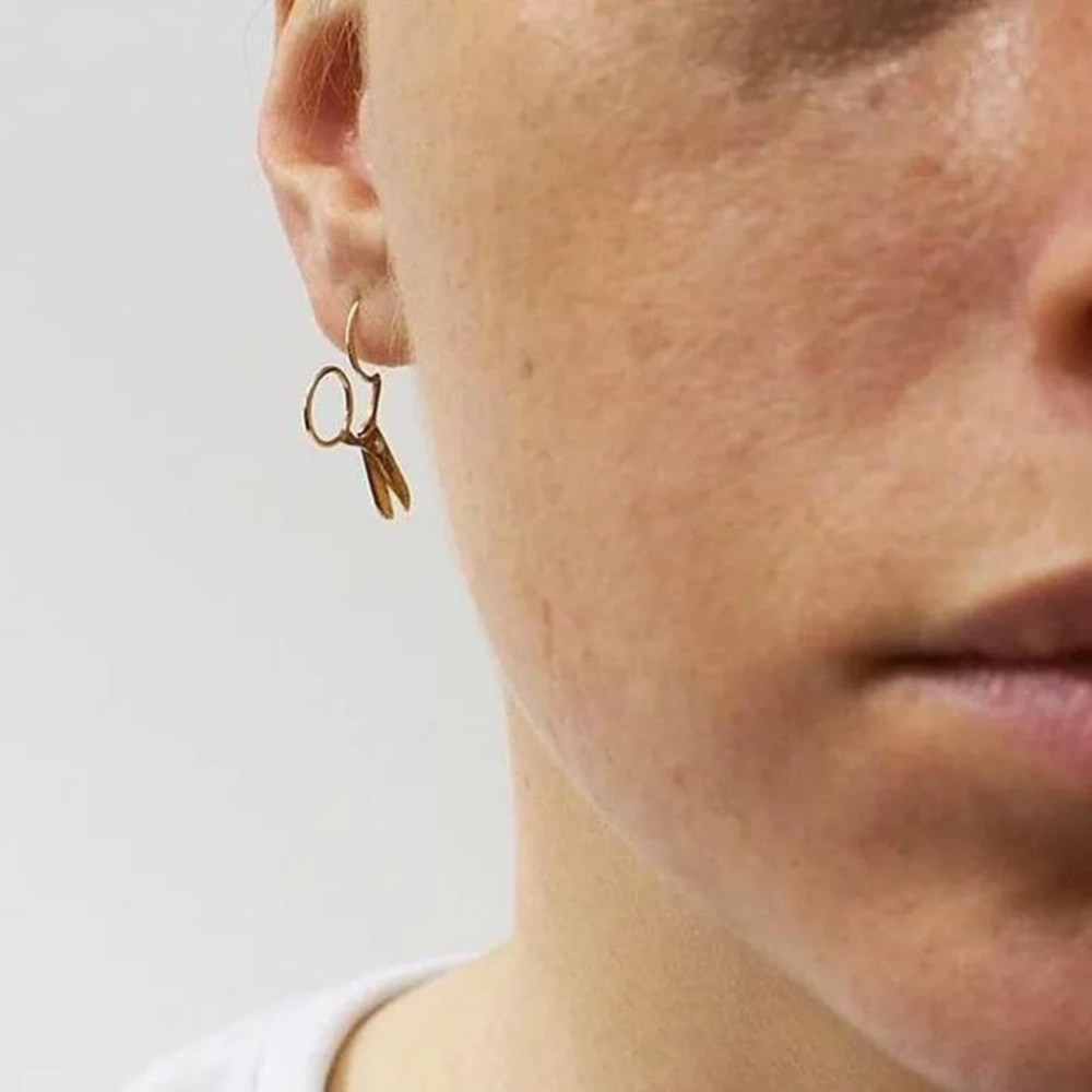 🔴5/$15🔴CLEARANCE Gold Scissors Earrings NEW - Picture 8 of 8